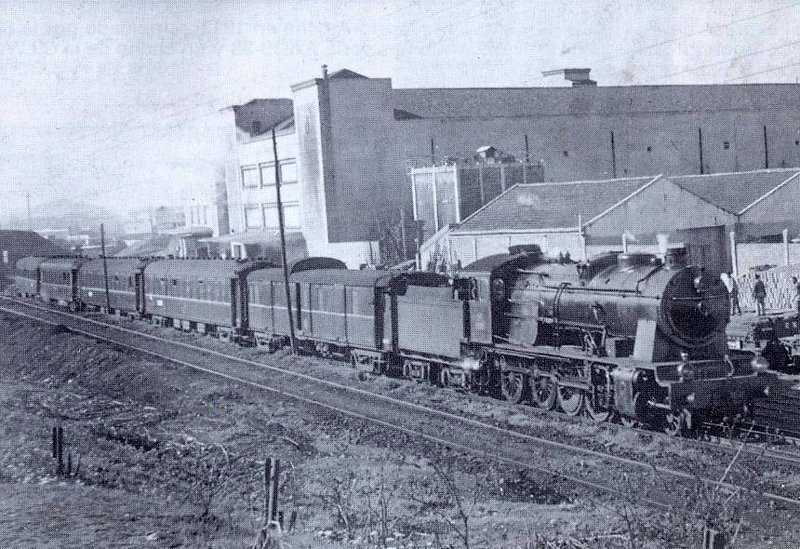 240-2365 (ex MZA 1505) entrando con el 'Lusitania Expreso' en Madrid-Delicias..jpg