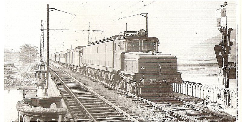 7210 Sudex Iberico llegando en Hendaya, de los anos 50, autor Yves Broncard..jpg