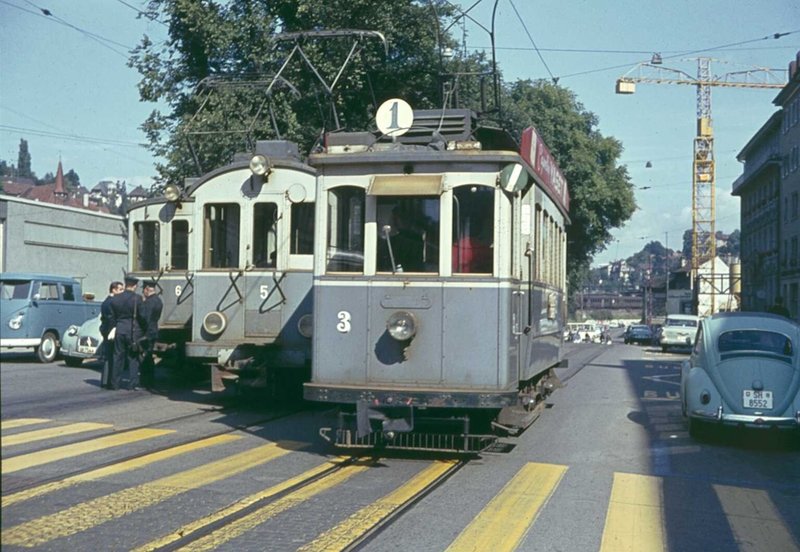 5-StSS-Zufällige-Tfz.-Parade-in-Schaffhausen-SBB-mit-BDe-4-4-Nr.-6-und-5-der-StSS-sowie-dem-Be-2-2-Nr.-3-der-SchSt.-Stadtarchiv-Schaffhausen-1536x1059.jpg