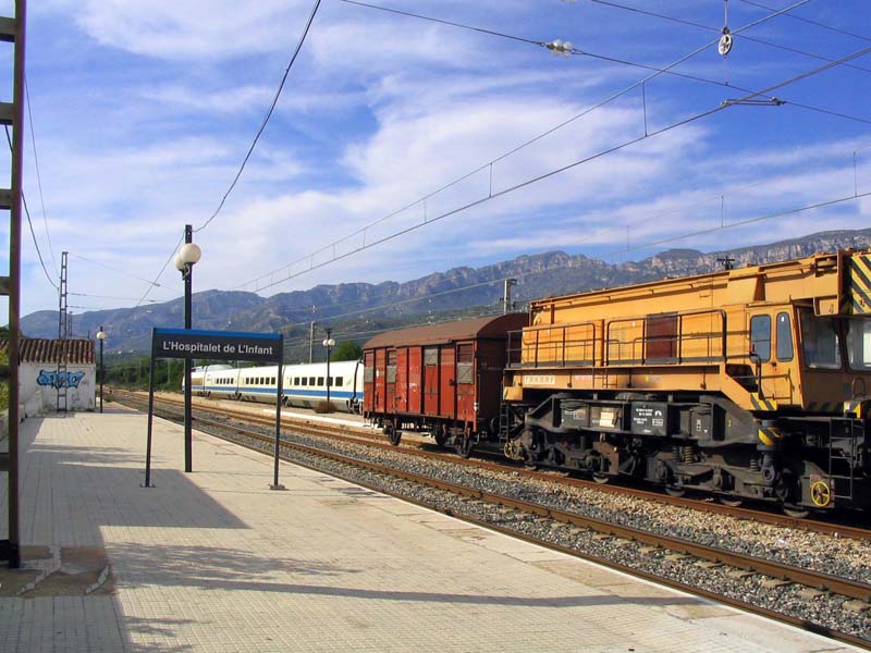 TREN DE SOCORRO_L'HOSPITALET DE L'INFANT_2004-11.jpg