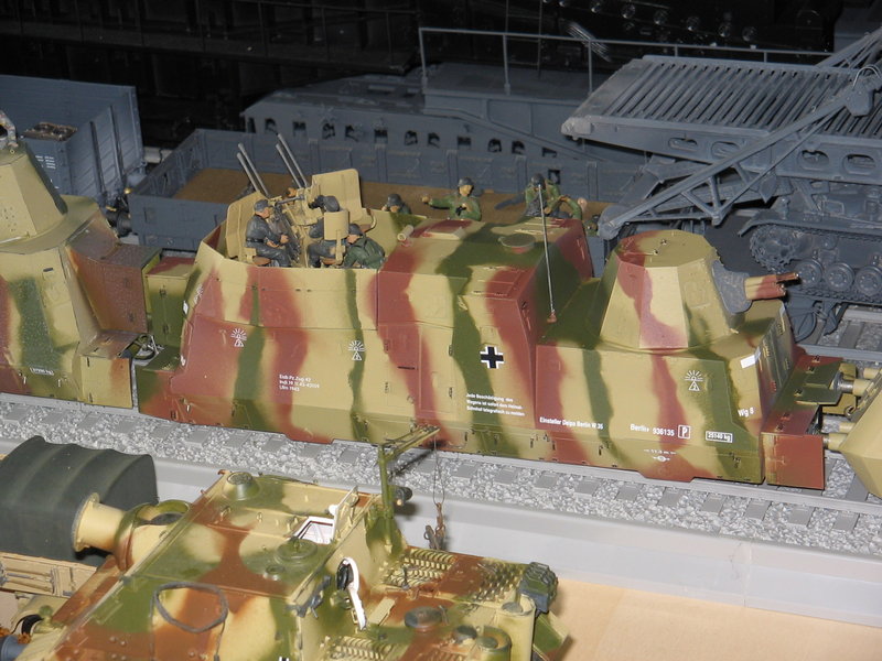 Ferro.Kanonen und Flakwagen.jpg