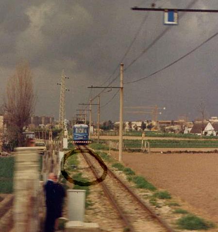M9 EN CRUCE RENFE CADENA.jpg