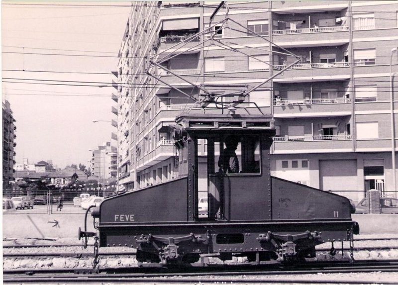 T11 en puertas Talleres Pont de Fusta.jpg