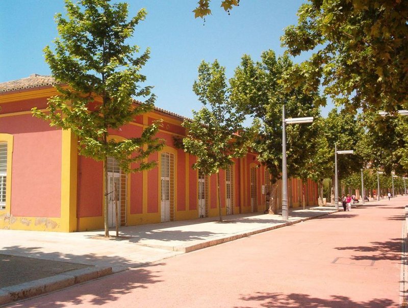 Edifico estación Marxalenes en el 2003.JPG