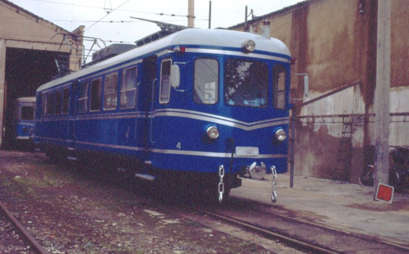 M004-30 taller p fusta recien pintado.JPG