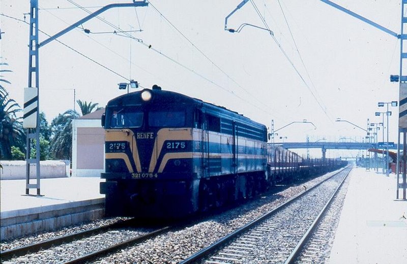 321-075 tren de trabajos. El Puig, 13,06h. 05-07-1995.JPG