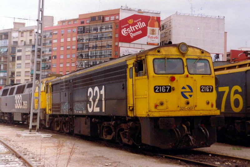 0835-N 321-067 estacionada en la reserva. Valencia-Tº. 15,07h. 10-03-1995..jpg