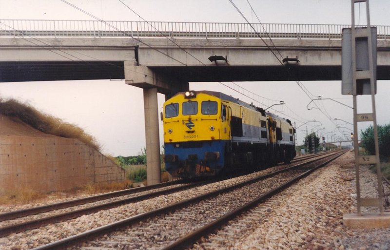 319-205 + 319-201 aisladas Valencia-Sagunto. El Puig, 08-1993..JPG