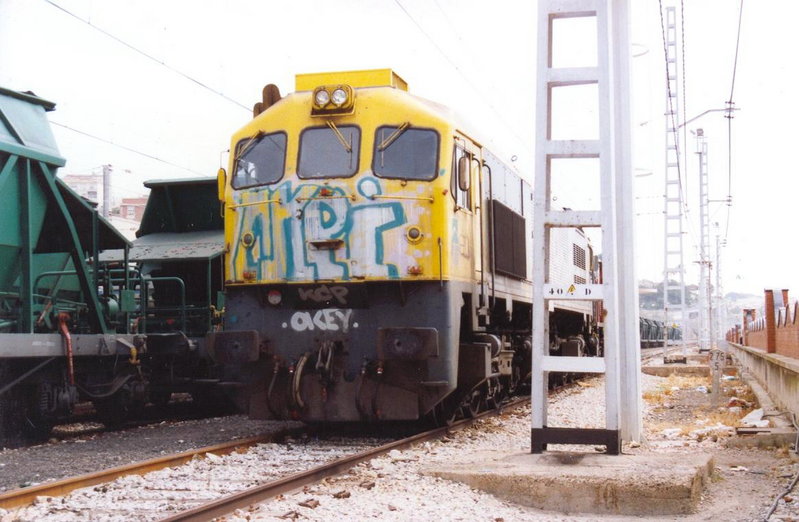 319-216 Graffitteada en  Tarragona el 09-06-2001..jpg