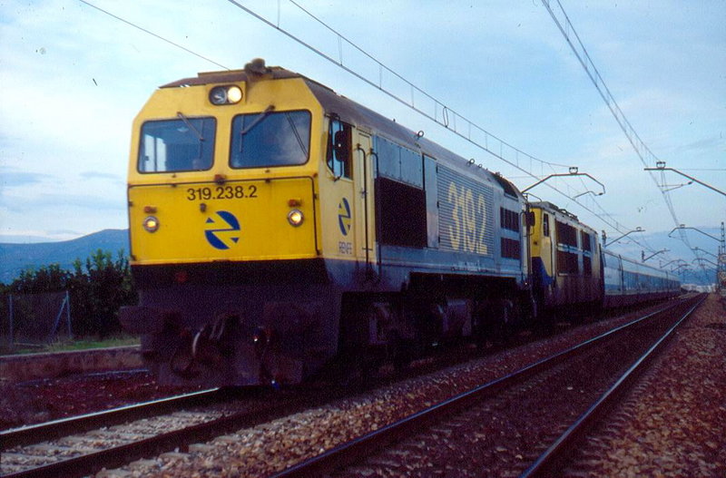 319-238 y el ¡¡''Mare Nostrum''!!, 250-017 ''kaputt''. El Puig, 17,42h. 19-10-1994..jpg