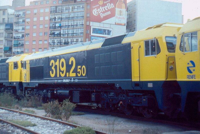 319-250 pendiente de entrega oficial. Vía 19, Valencia-Nord. 23-09-1994..jpg
