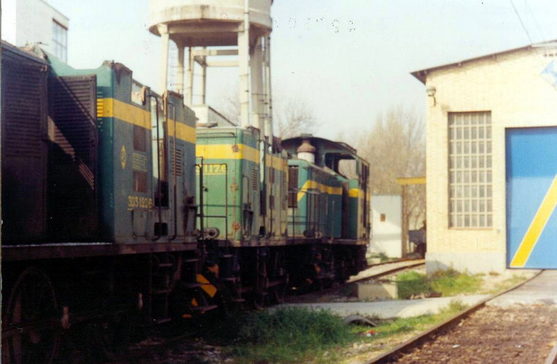0180-N 303-117 medio desguazado. Valencia-FSL, 06-03-1993..jpg