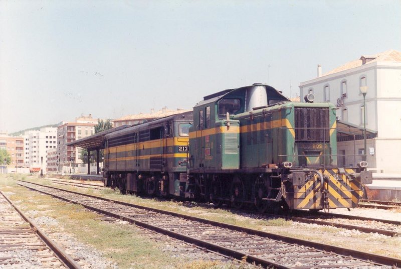 303-202 en una bella perspectiva. Cuenca. 11-08-1993..jpg