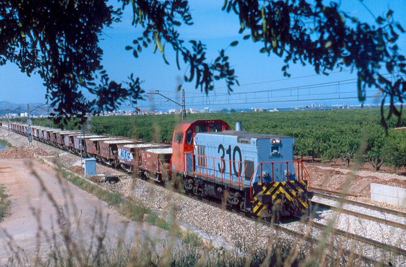 310-046 pedrero NU-477 Nules-Fuente la Higuera. El Puig, 16,53h. 28-05-1996..jpg