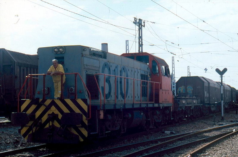 310-044 efectuando maniobras. Sagunto, 11,47h. 19-10-1995..jpg