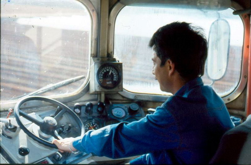 0012-D 354-006 IC 387 Valencia-Madrid a los mandos en ruta. 17-03-1994..jpg