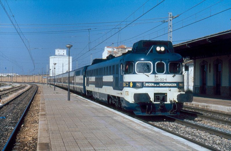 0516-D 354-003 Talgo P. 220 Madrid-Cartagena. Chinchilla, 10,43h. 24-08-1995..jpg