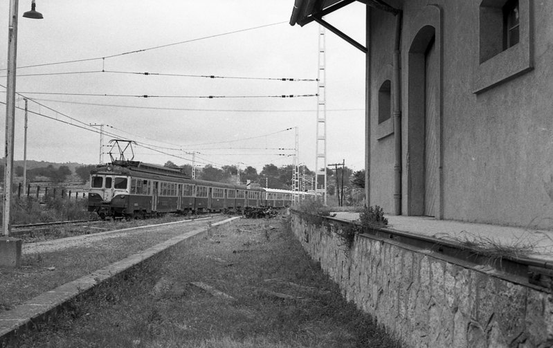 RENFE_WM644_La Pobla de Montronés_20març1973--PhotoJosepMiquel.jpg
