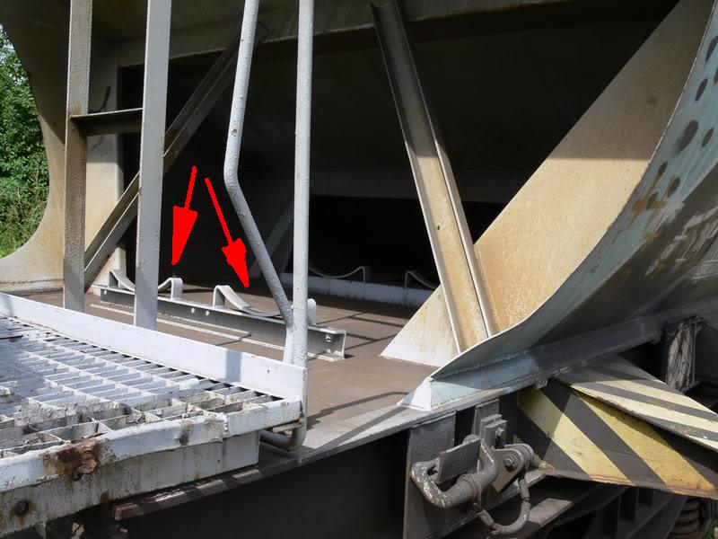 Detalle cunas tanques freno vacío.JPG