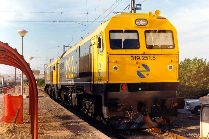 319-251 sin estrenar, vista frontal. Massalfassar-Albuixech. 08-09-1994..jpg