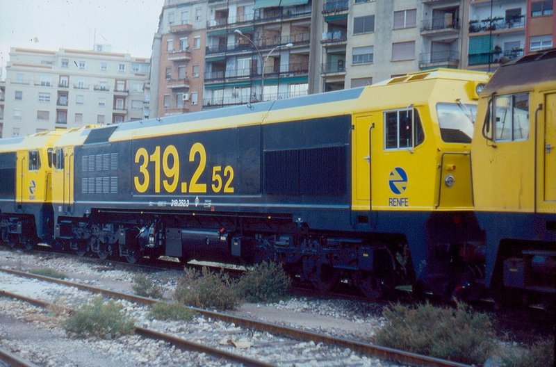 319-252 pendiente de su entrega oficial. Vía 19, Valencia-Nord. 23-09-1994..jpg