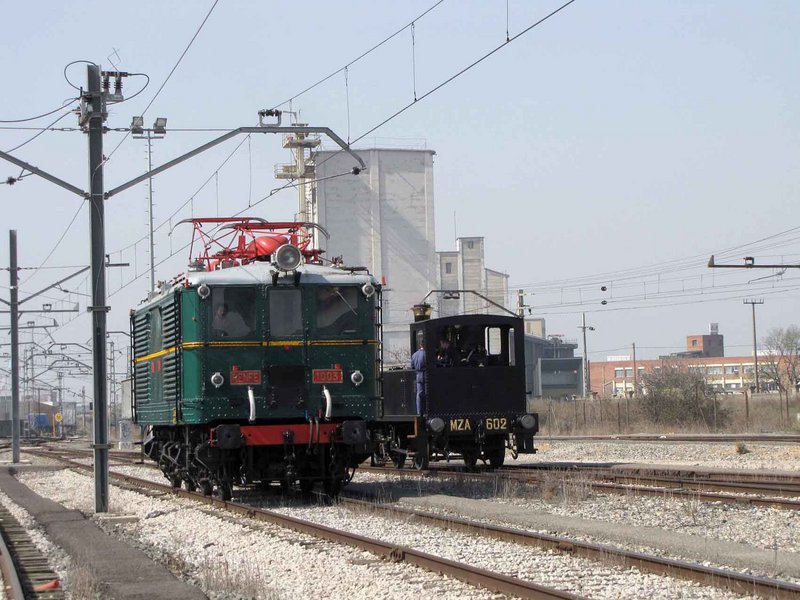 Renfe 1003-MZA 602.jpg