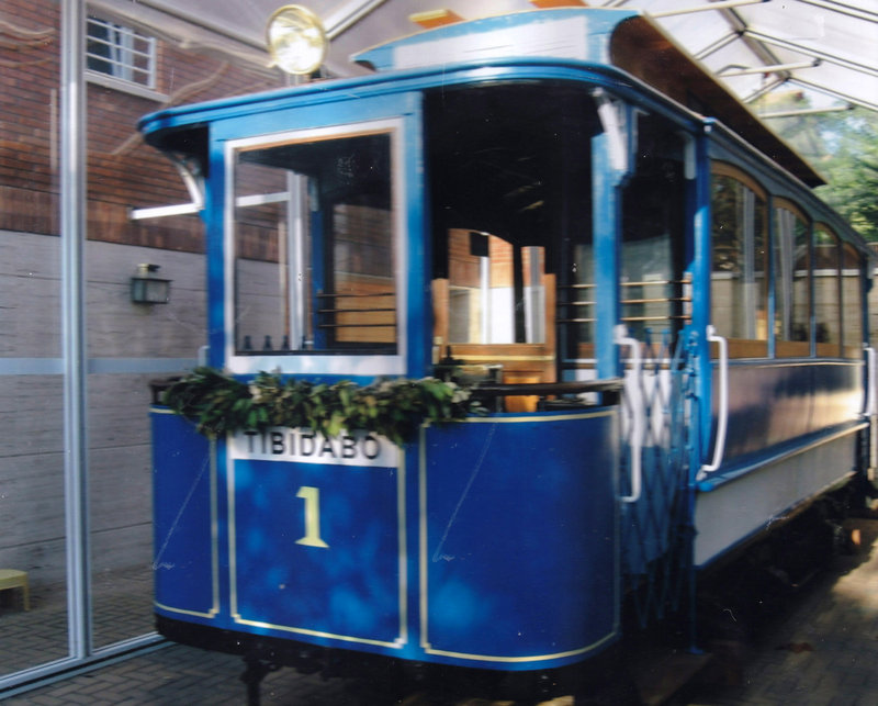 BLAU 1.jpg