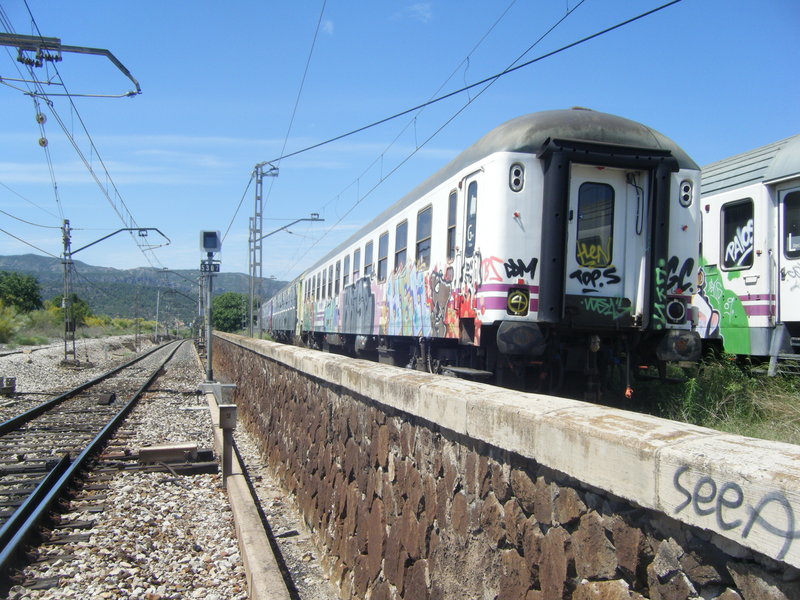 coche gran clase apartado en Mora.JPG