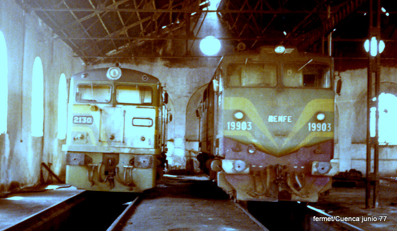 d149 En el cocherón de Cuenca, en junio de 1977, la Alco-CAF 2130 junto a la GM 19903 que acababa de llegar con el omnibus Valencia-Cuenca.jpg