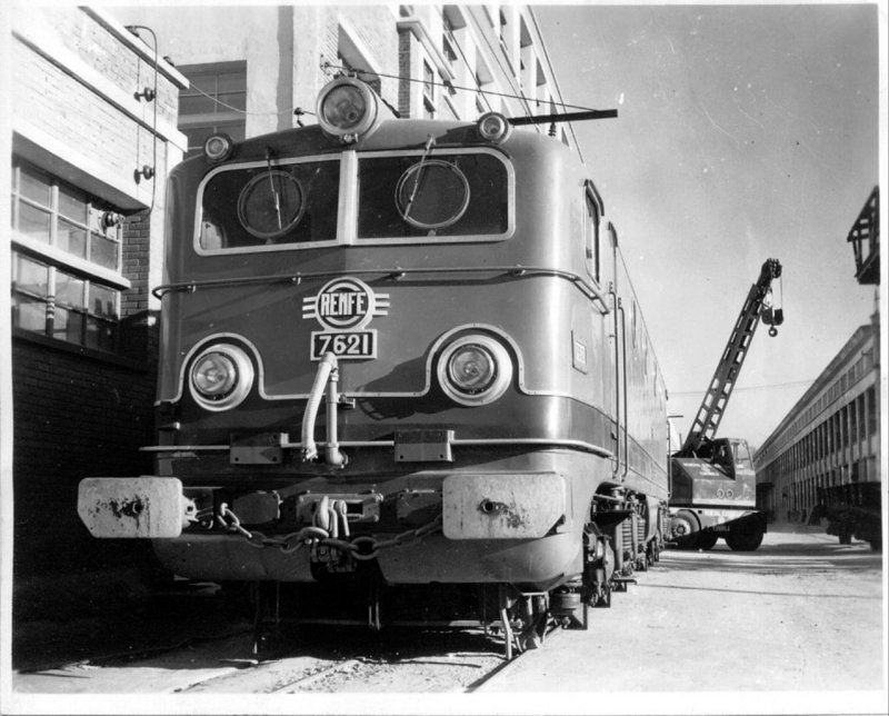 b169  Alsthom 7621 (primera española) en vía de prueba de la General Eléctrica Española en Trápaga Vizcaya. 30-6-58.jpg