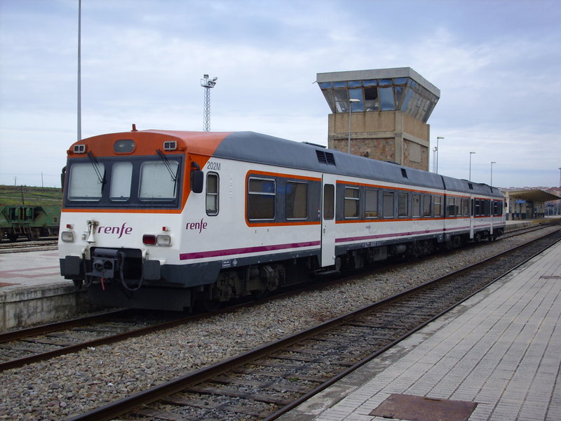 592-201M-202M Estacion de Caceres 2.JPG