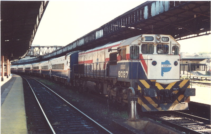 gt22 9087 plaza30111996.jpg