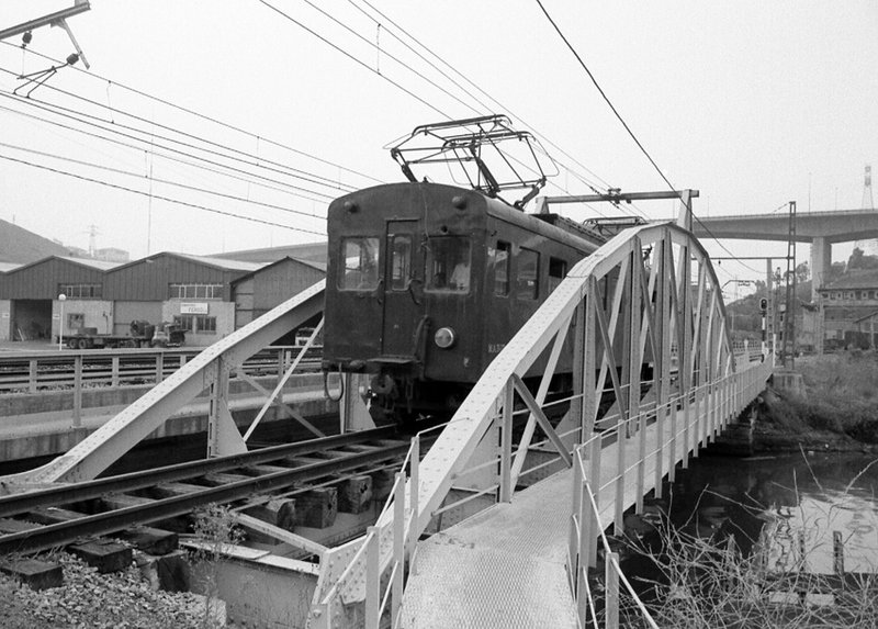 FTS-ETB MAB13 sobre el río Asua - Lutxana, 11-9-1989 (Josep Miquel).JPG