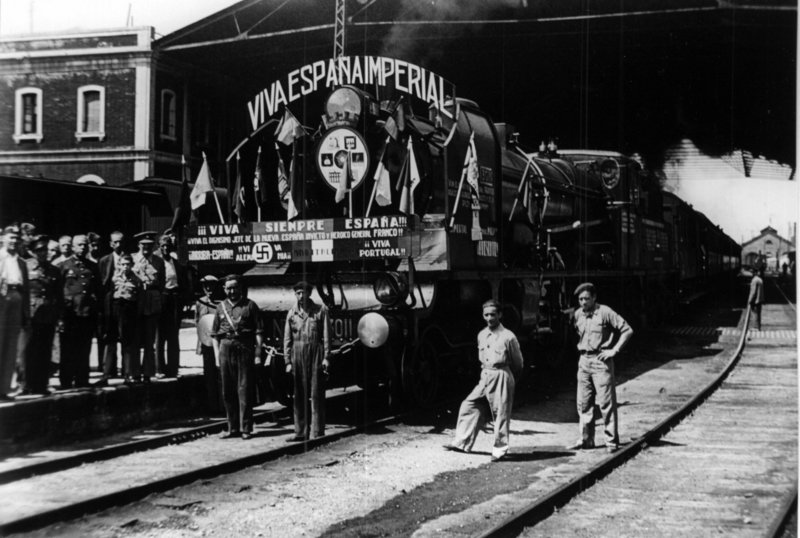 Locomotora engalanada 1937.jpg