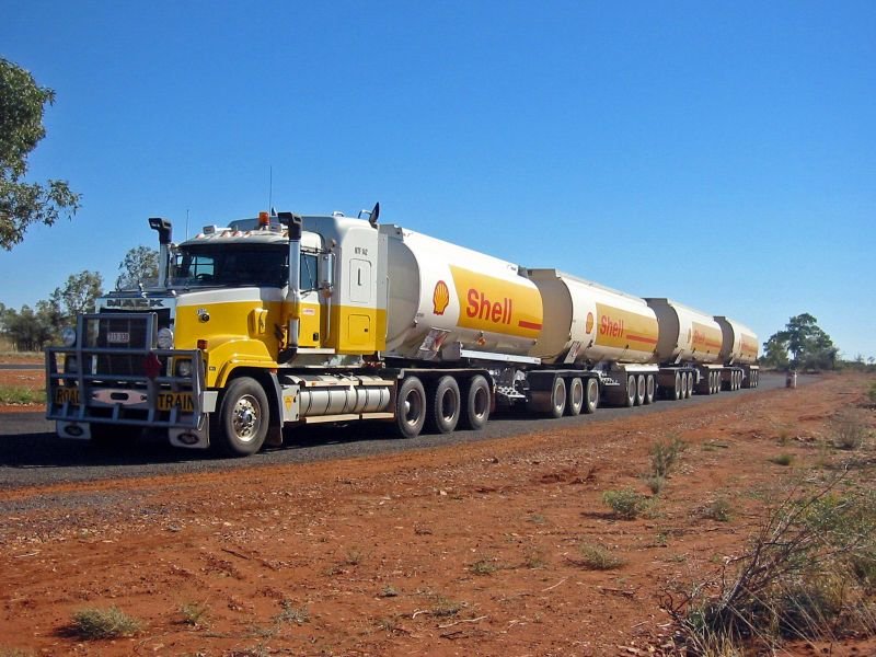 800px-Road_Train_Australia.jpg