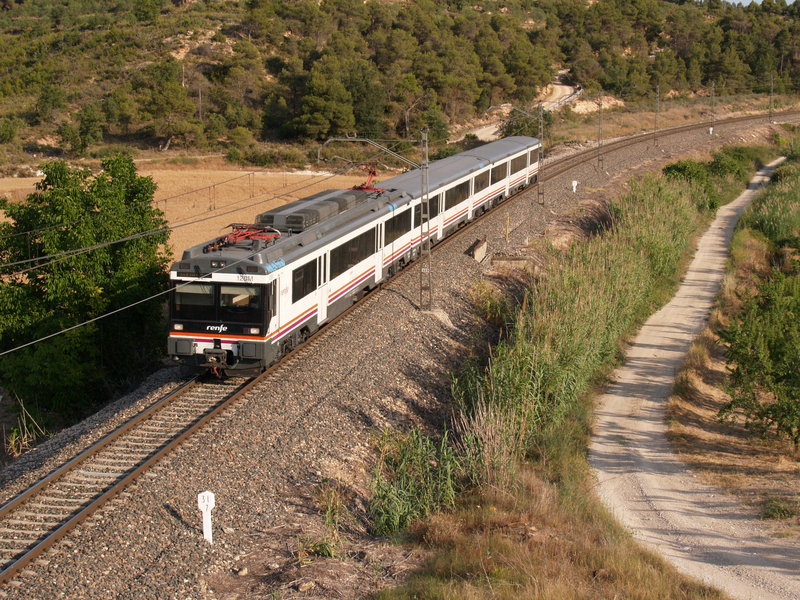 470-120 REGIONAL EXPRESS BARCELONA-LLEIDA ENTRE VINAIXA Y FLORESTA.JPG