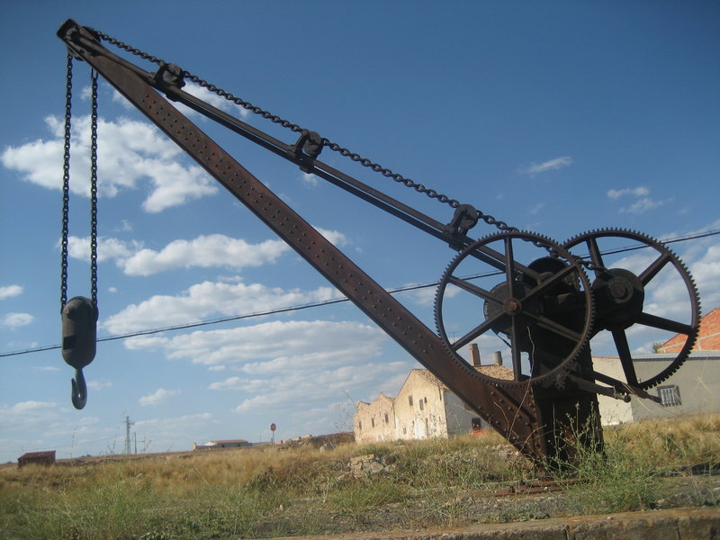 grua muelle de mercancias camporrobles.JPG