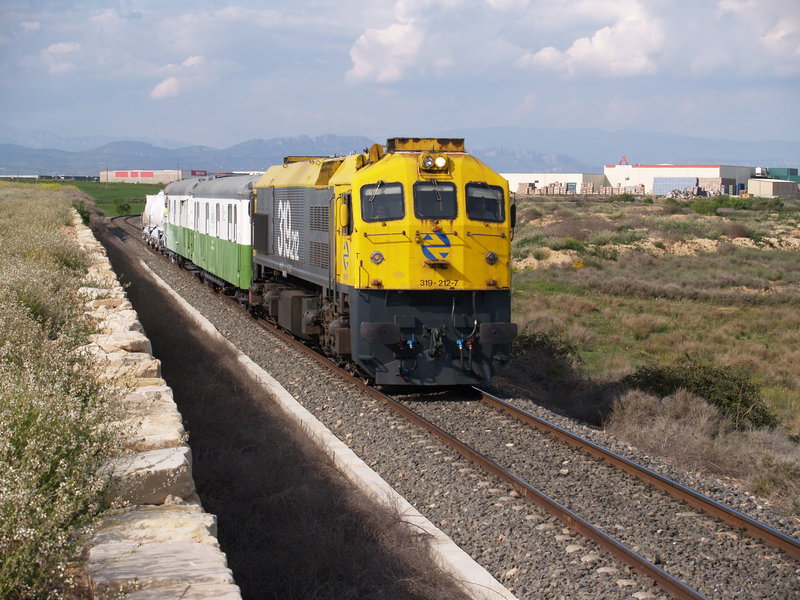 319-212 CON TREN HERBICIDA ENTRE TERMENS Y VILANOVA.JPG