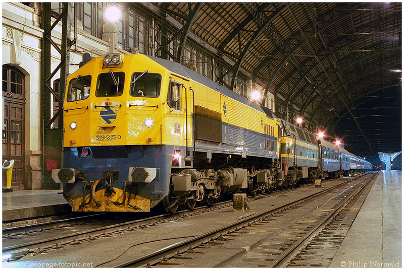 e121 319-215 y 333-036 con el Expreso nº 952 'Sol de Levante' Bilbao-Alicante. Valencia Término, 8 de febrero de 1986.jpg