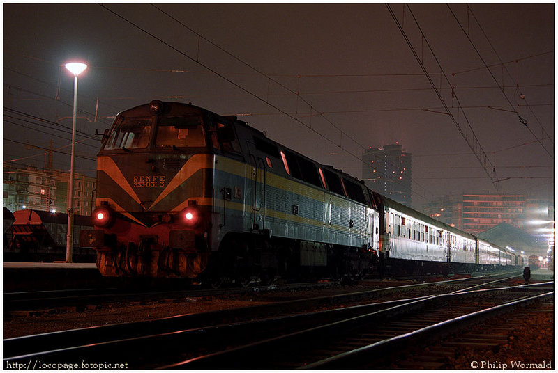 e161 333-031 con el Expreso 960-1 destino Barcelona Sants. Alicante, 26 de enero de 1988.jpg