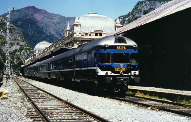 Foto 19. TER en Canfranc en doble [640x480].jpg