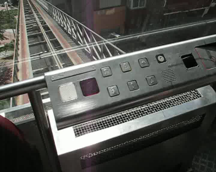 Ascensor con daños.jpg