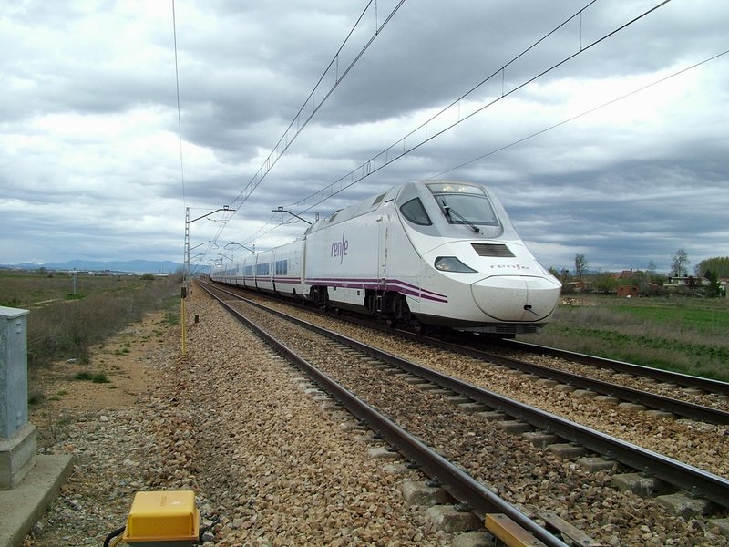 RENFE 130-052 GRULLEROS, VEGA DE INFANZONES, LEON 06-04-2009.JPG